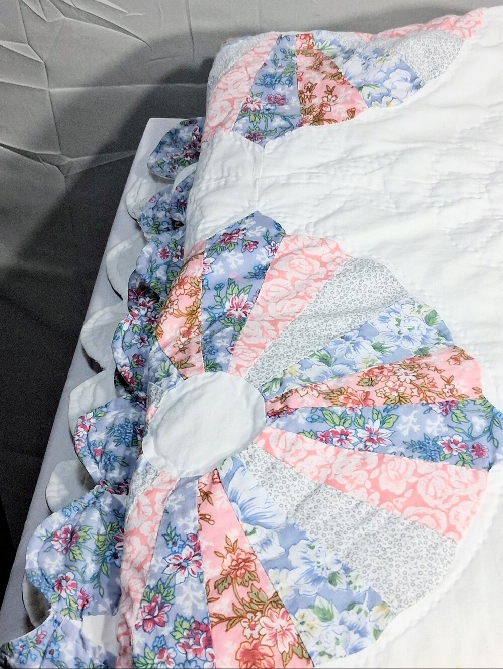 Missouri Quilt Co./Yoda Fabrics RN85817 84x80 King Handsewn l Pinwheel Quilt - Picture 8 of 16